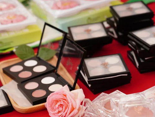 高校老师带学生自制化妆品 颜色源自学校600余米 蔷薇墙